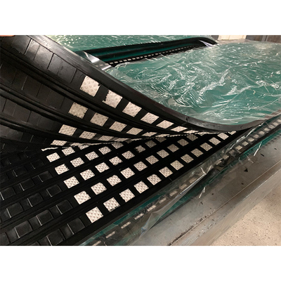 Ralentissement en caoutchouc de Dimple Ceramic Tile Embedded In pour la largeur de la poulie 500mm de convoyeur