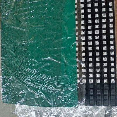 Feuille de revêtement en caoutchouc en céramique traînante de poulie de convoyeur avec la couche de collage de NC