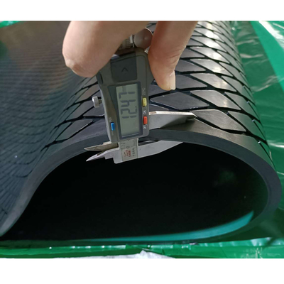 Type et Diamond Grooved Rubber Lagging Sheet simples pour le rouleau de convoyeur