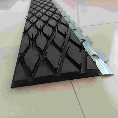 Glissière sur Diamond Groove Rubber Lagging Sheet pour le rouleau de convoyeur
