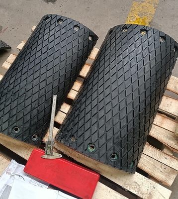 Boulon sur le ralentissement Rim Ceramic Rubber Pulley Lagging remplaçable de poulie de convoyeur