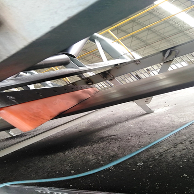 Décapant de bande de conveyeur de polyuréthane je type grattoir diagonal de charrue pour la ceinture de retour